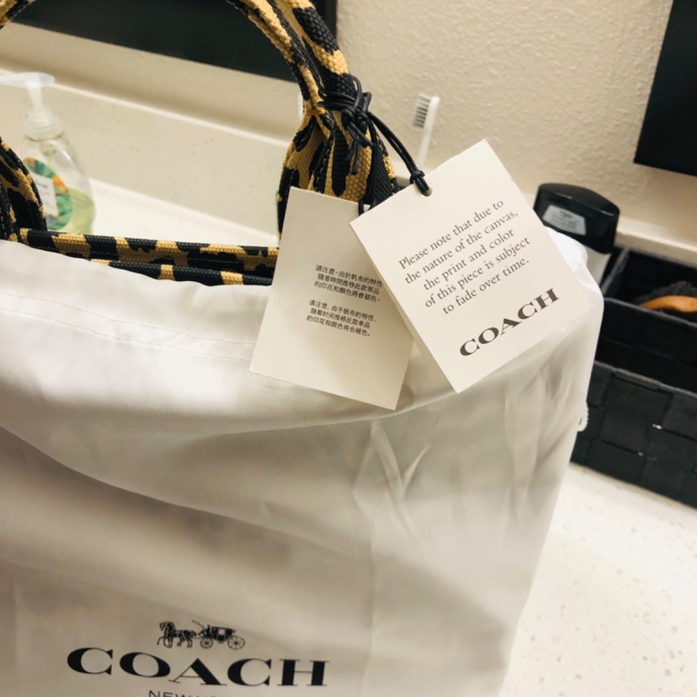 Coach purse - Picture 2 of 6